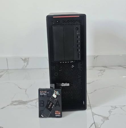 Lenovo ThinkStation P520 Xeon W2145 SSD256GB +HDD 2 TB RAM32GB Quadro P4000(8GB DDR5)งานคำนวน วิเคราะห์ เขียนแบบ งานตัดต่อ งาน 2 D 3D