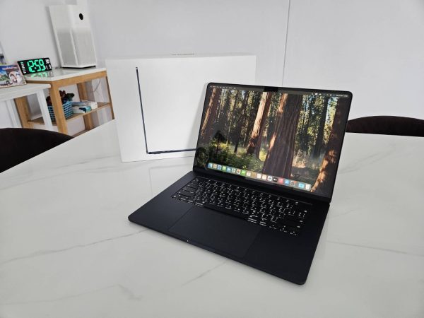 Apple Macbook Air M3/15-inch/8C CPU/10C GPU/16GB/256GB SSD - Midnight เครื่องมือสอง สภาพใหม่กริ๊ป